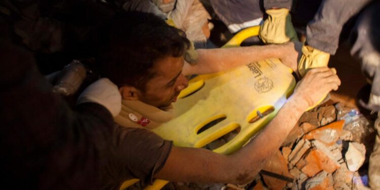 Le 25 Avril 2015, Le Népal A Été Frappé Par Une Série De Séismes Dévastateurs