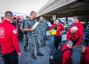 pompiers et les missions humanitaires / héros du quotidien