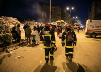 Ong de pompiers en intervention suite à une urgence humanitaire