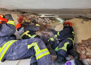 Soutenir les pompiers humanitaires / aide d'urgence / solidarité