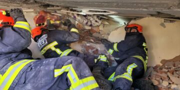 Soutenir les pompiers humanitaires / aide d'urgence / solidarité