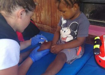 femmes / infirmière / enfants