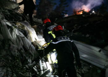 pompiers de l'urgence / humanité / catastrophes naturelles