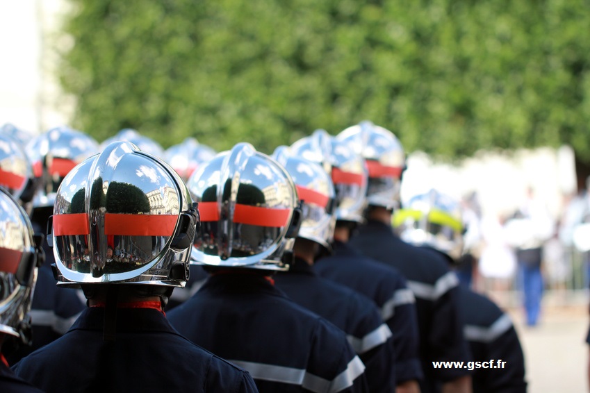 Cérémonie pompiers / casque pompiers