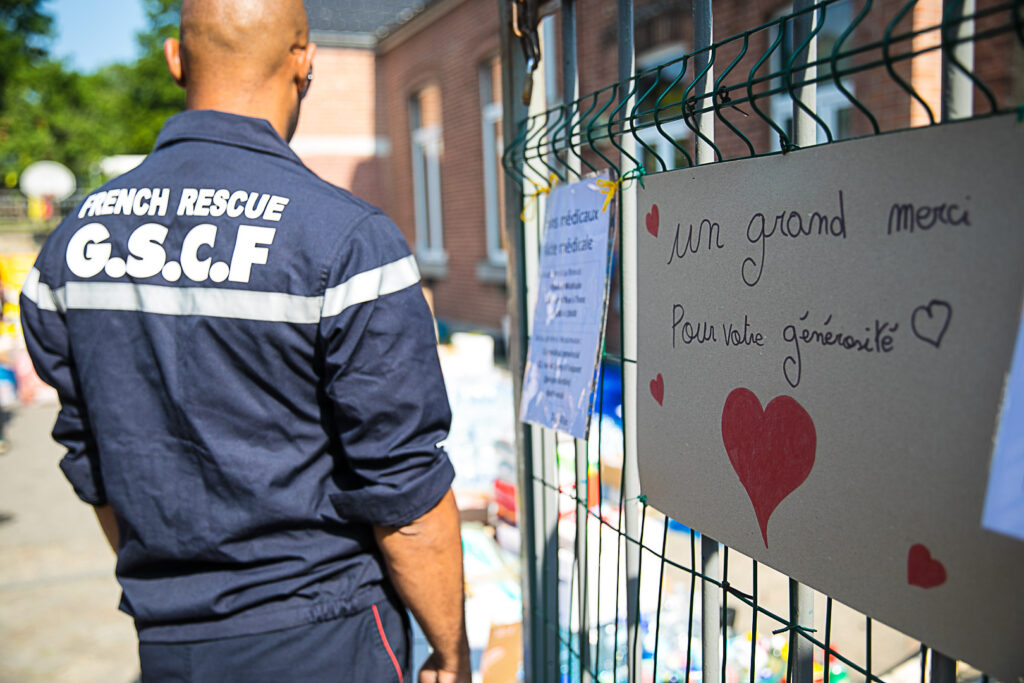 Bénévole engagé / Les Pompiers Français / Les Anges Gardiens de la Nation / Les Héros du Quotidien / le Groupe de Secours Catastrophe Français 