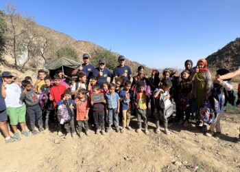 Groupe d'enfants dans une école au Maroc