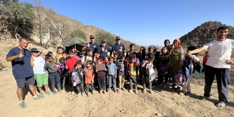 Groupe d'enfants dans une école au Maroc