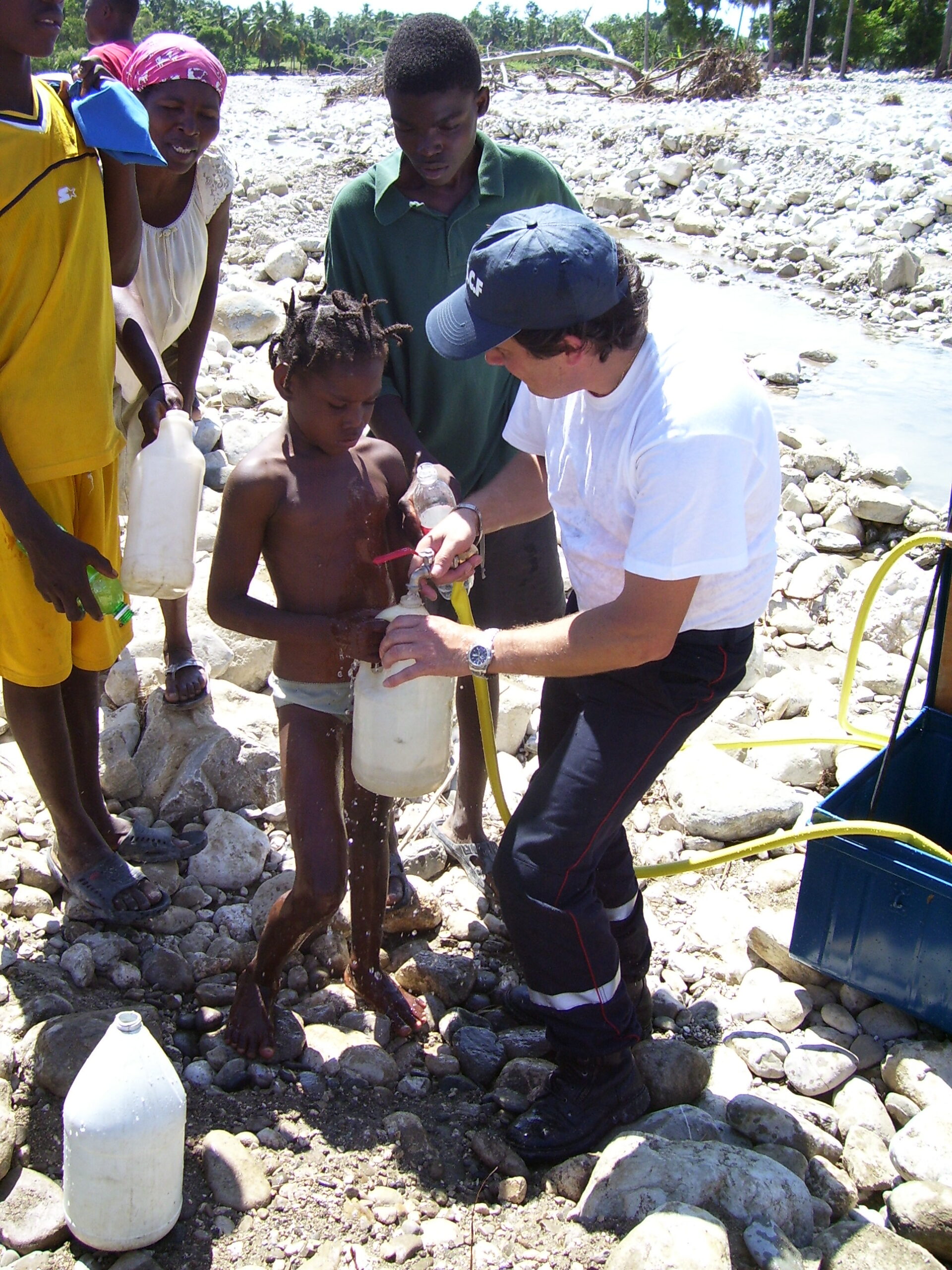 Équipe de pompiers humanitaires du GSCF en mission de secours
