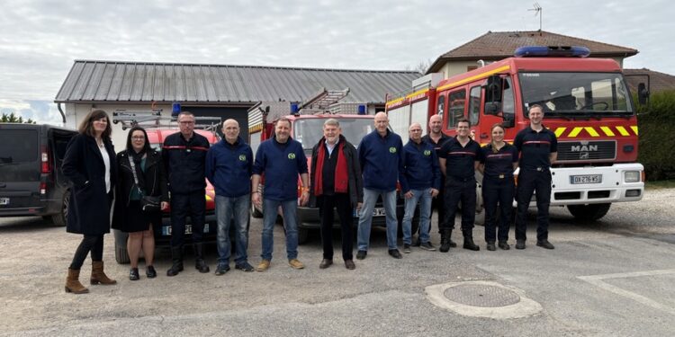 Le Grand Reims offre des véhicules et du matériel aux pompiers humanitaires du GSCF