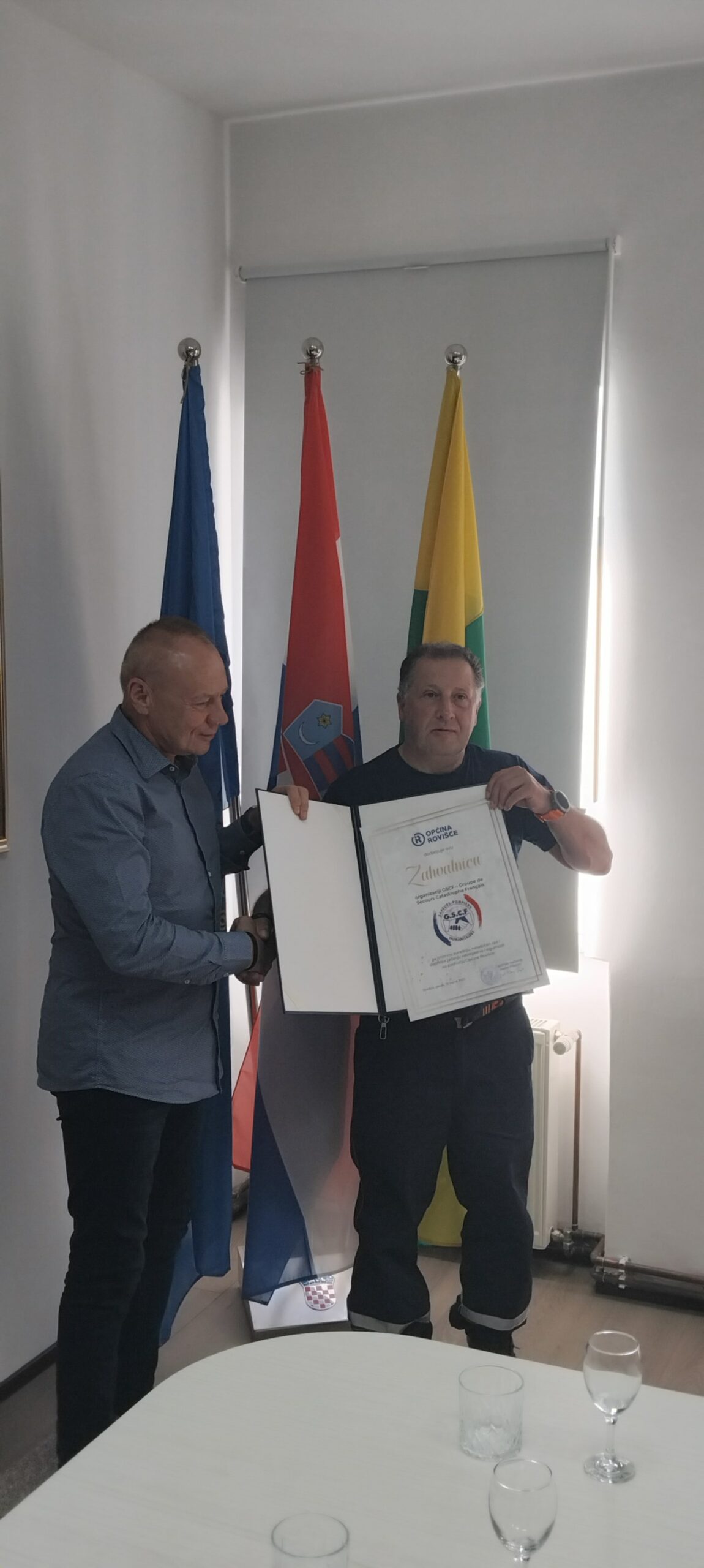 Certificat remis à Thierry VELU
