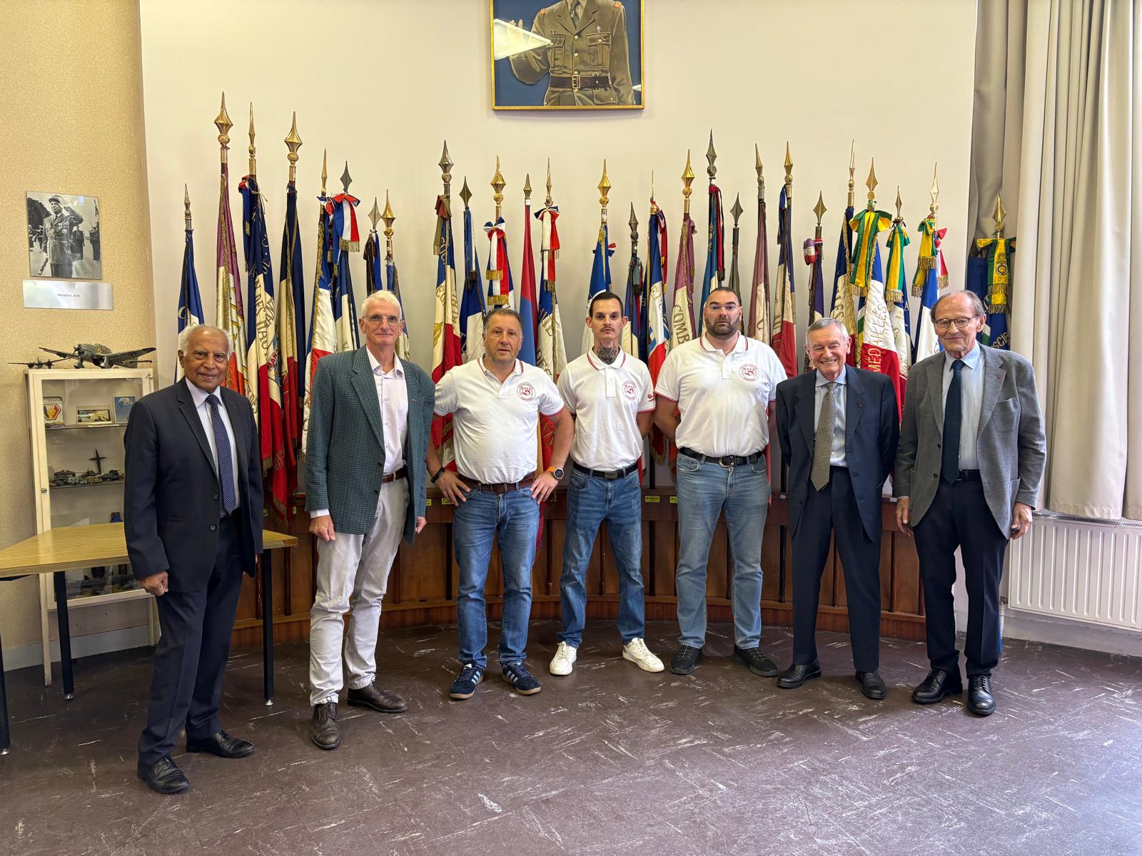 Remise des sacs au Cercle des Anciens Combattants de Courbevoie