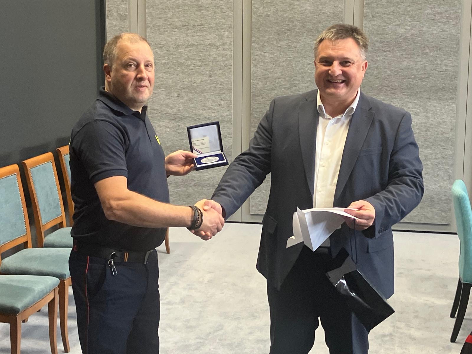 Remise médaille du Parlement