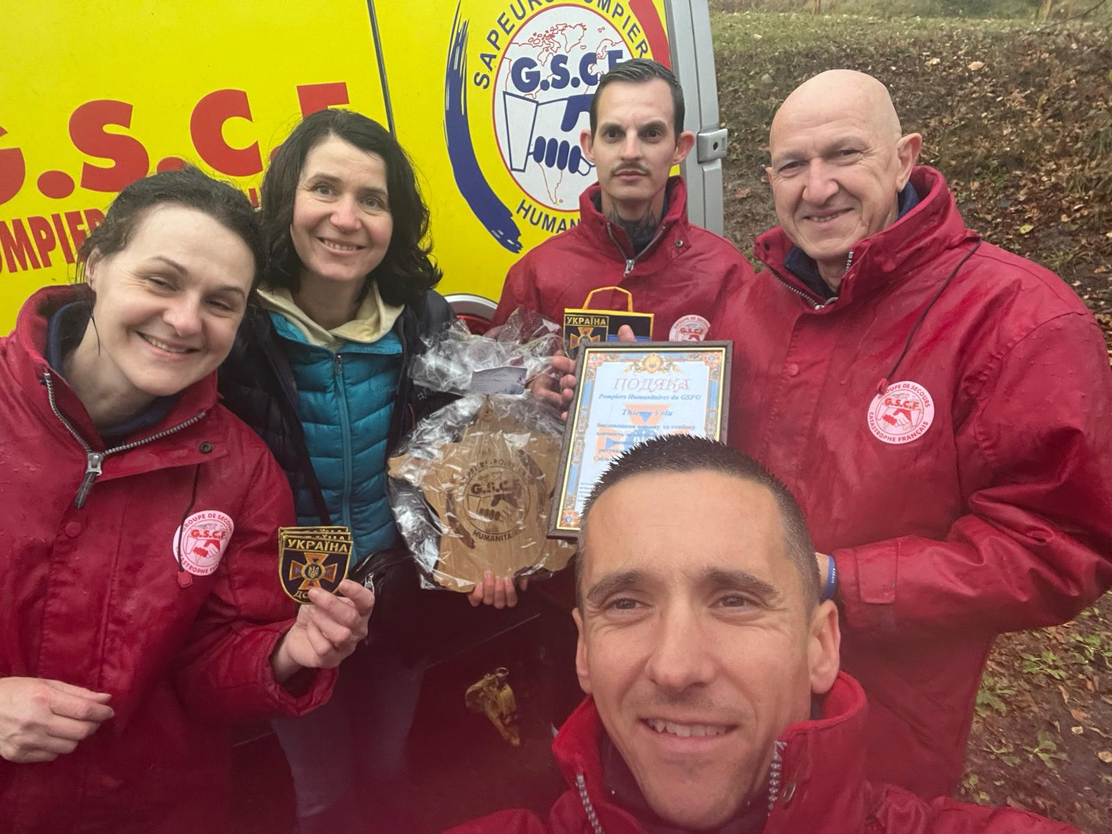 Équipe du GSCF en Ukraine livrant du matériel de secours
