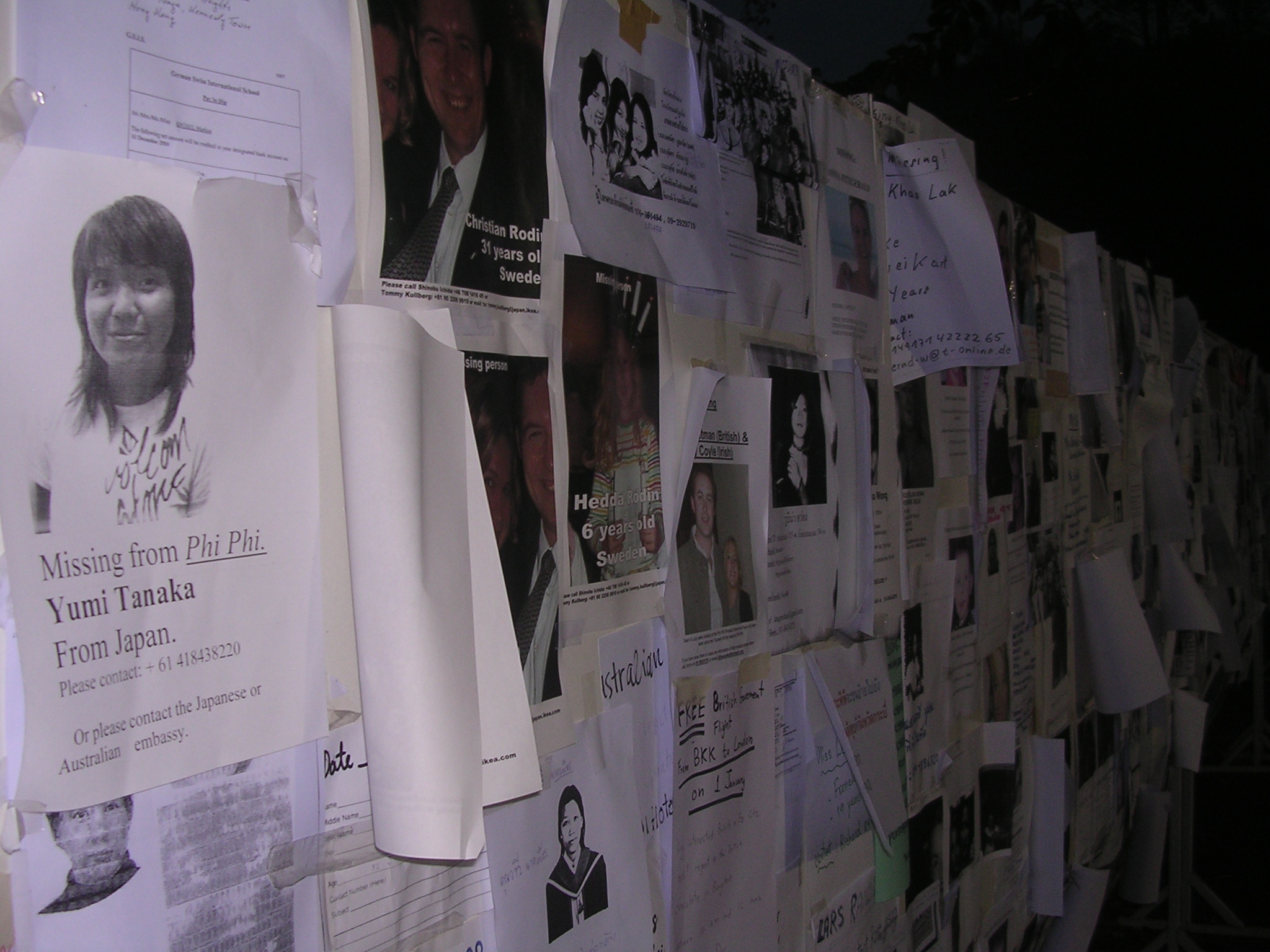 Recherche des personnes disparues après le tsunami de 2004