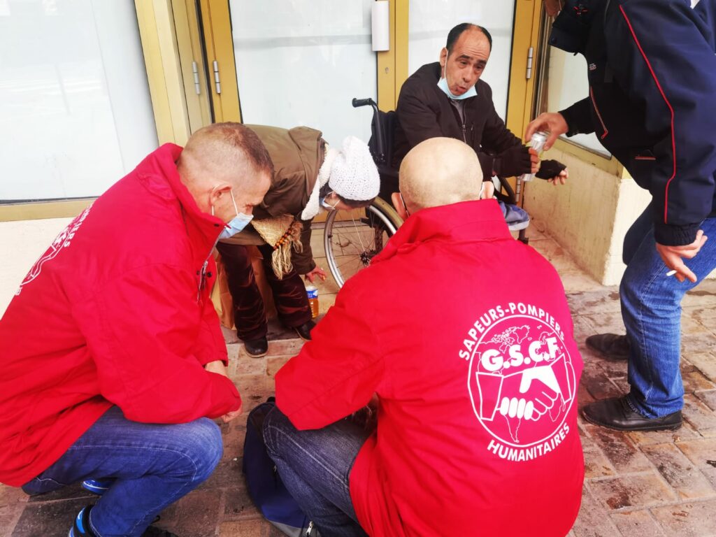 Renforcer l’aide aux personnes à la rue grâce à des kits de survie