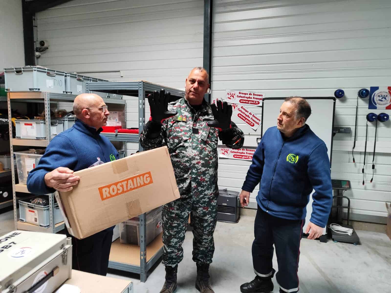 Gants Rostaing offerts aux pompiers du Liban par le GSCF