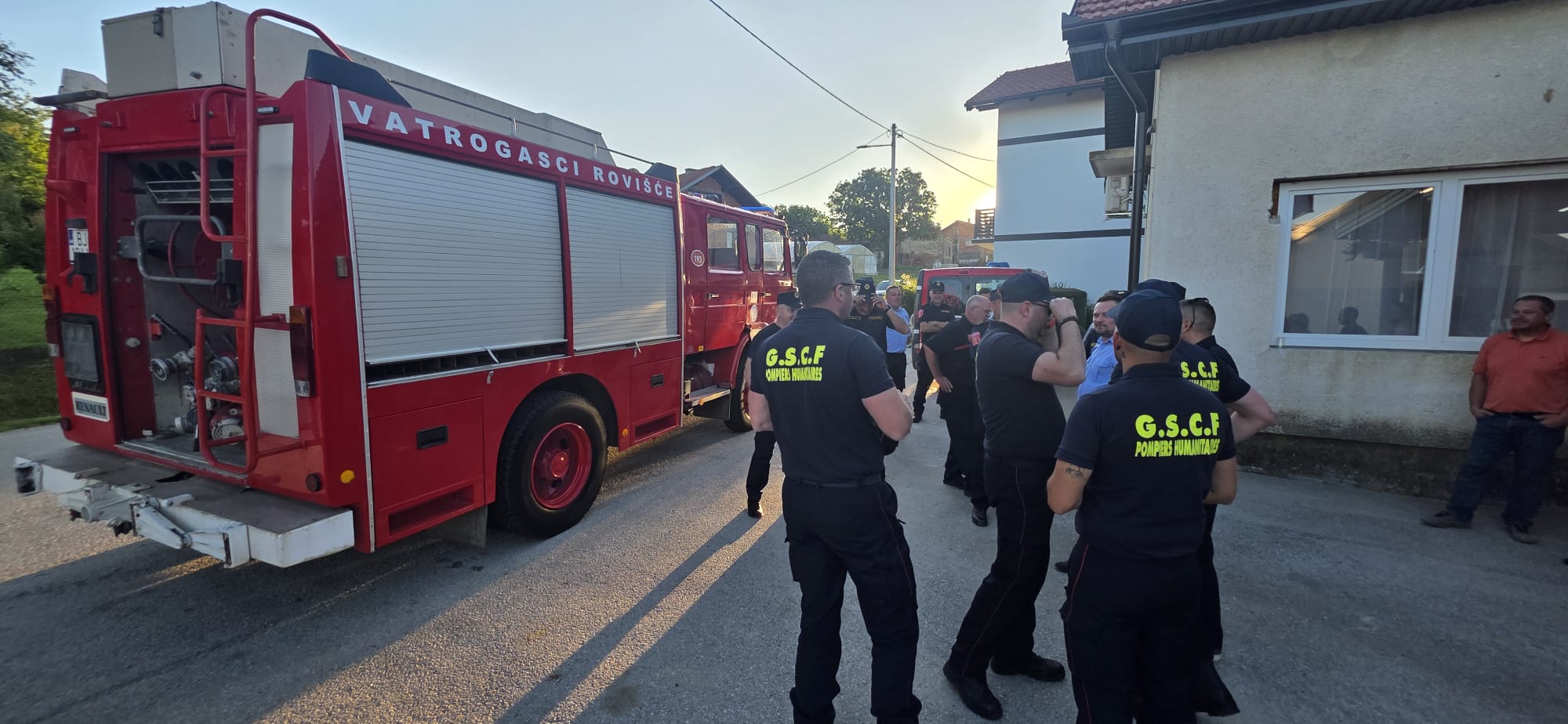Pompiers croates soutenus par le GSCF